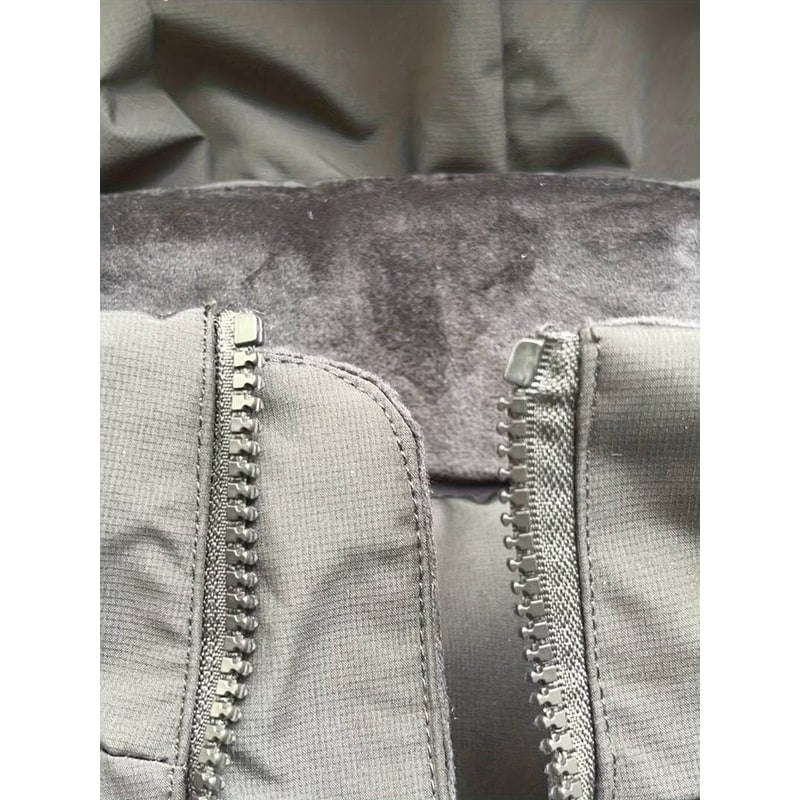 Giacca lunga puffer da uomo, calda, trapuntata e con cappuccio, essenziale per affrontare il freddo invernale.