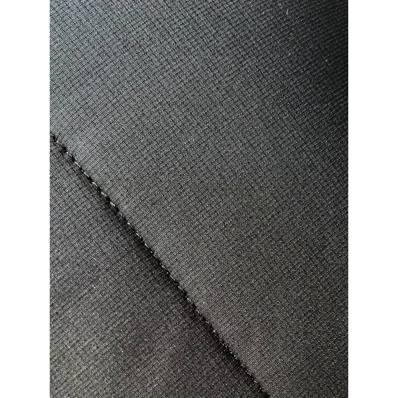 Giacca uomo puffer trapuntata, lunga e calda, con cappuccio; perfetta per l'inverno e per la protezione dal freddo.