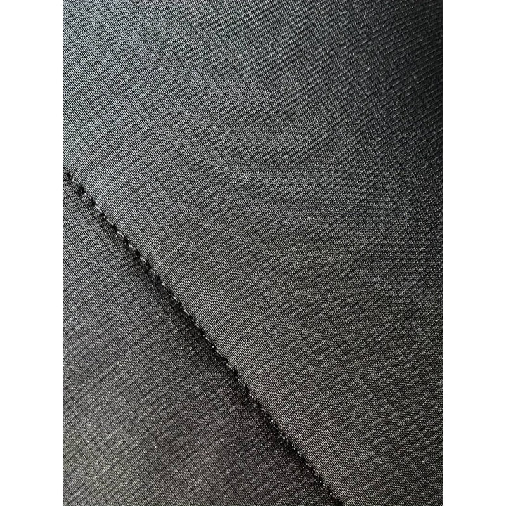 Giacca uomo puffer trapuntata, lunga e calda, con cappuccio; perfetta per l'inverno e per la protezione dal freddo.