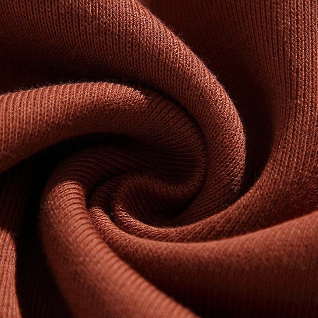 Maglia uomo sportiva, maniche lunghe, colletto polo, striscia sul petto. Ottima per tempo libero.