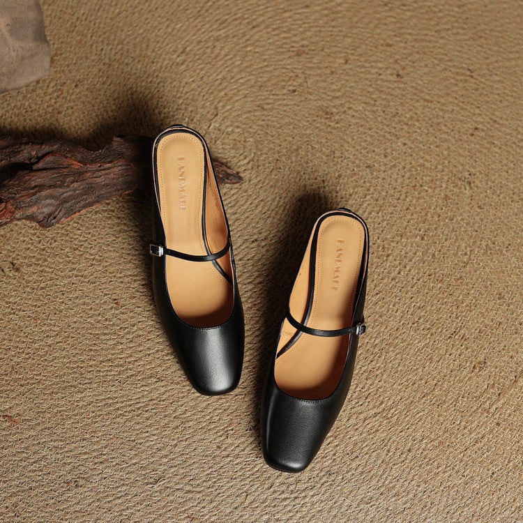 Calzature slip-on uomo Mary Jane, con tacco grosso e punta quadrata per un look distinto.