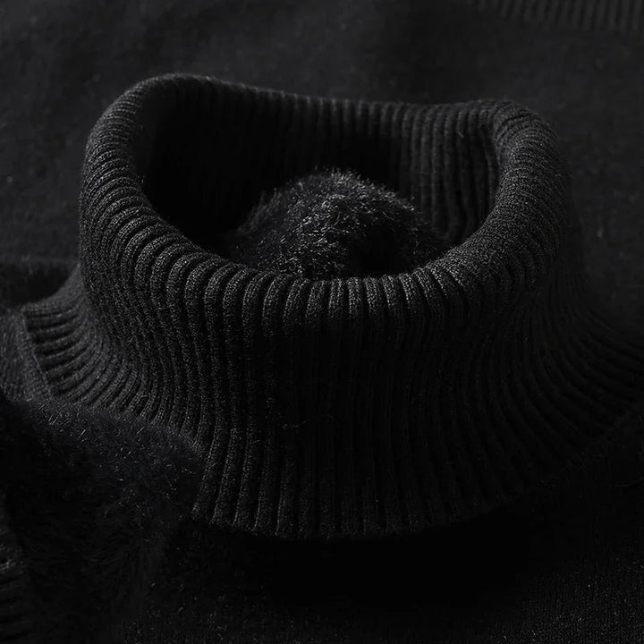 Maglione casual uomo slim fit, dolcevita, interno felpato. Calore e comfort per l'autunno.