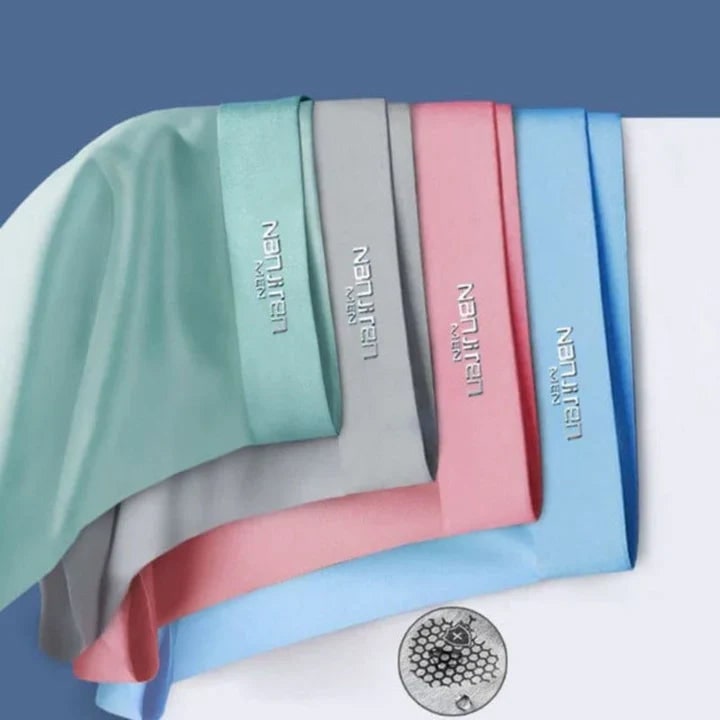 Uomo indossa boxer traspiranti, vestibilità elasticizzata e supporto per comfort attivo. Intimo quotidiano e sportivo.