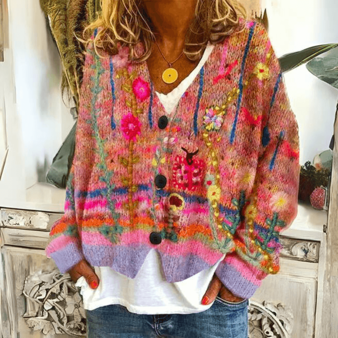 Maglione cardigan uomo oversize floreale ricamato. Scollo a V. Perfetto per un look versatile autunno inverno.