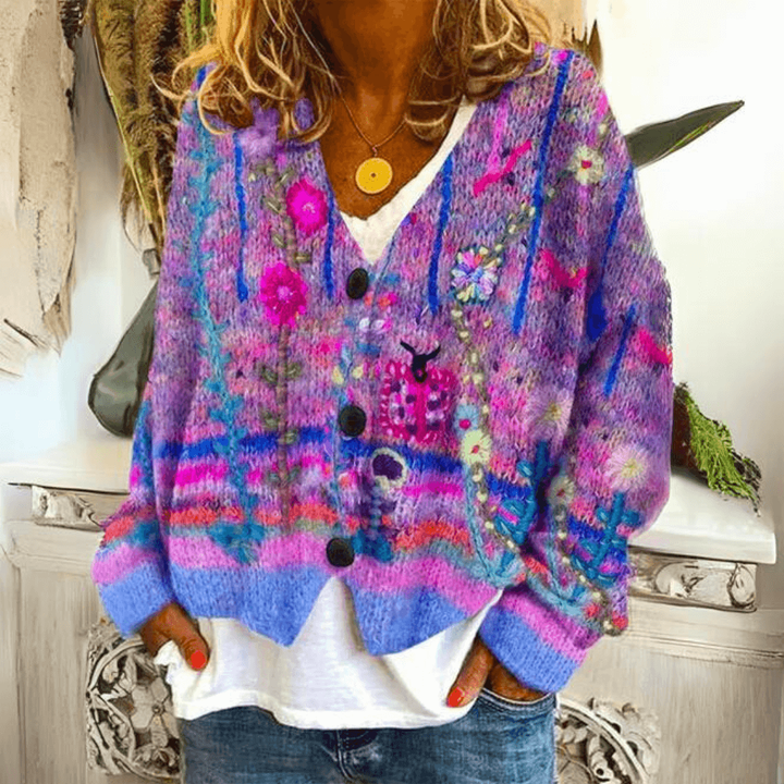 Cardigan uomo oversize ricamato floreale con scollo a V. Un capo versatile e di tendenza per l'autunno inverno.