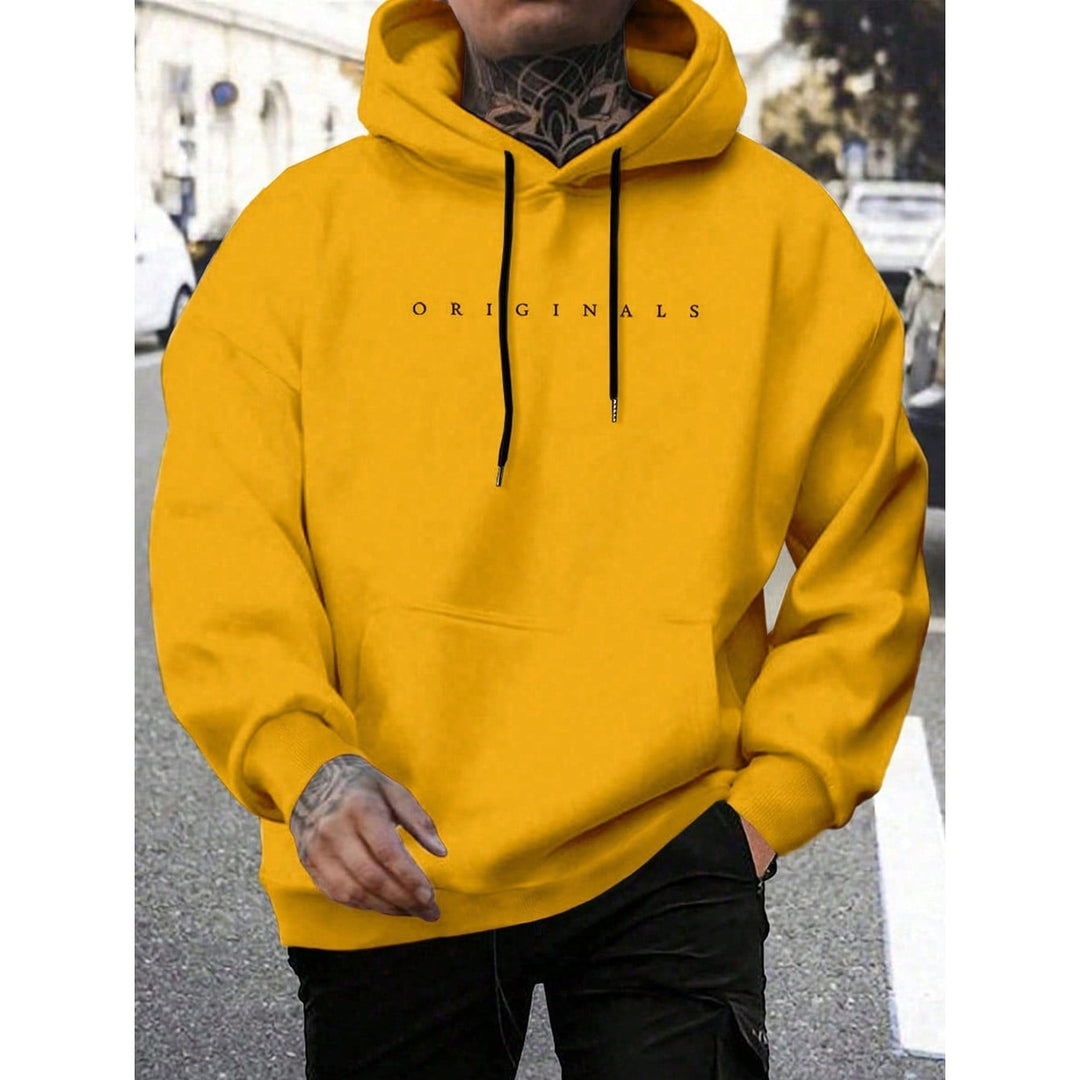 Morbida felpa oversize da uomo con cappuccio, offre comfort e stile streetwear moderno per il tempo libero.