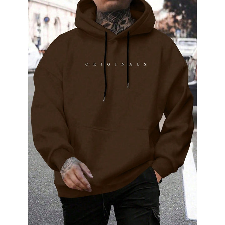 Felpa con cappuccio oversize uomo, design casual streetwear per look dinamici e alla moda.