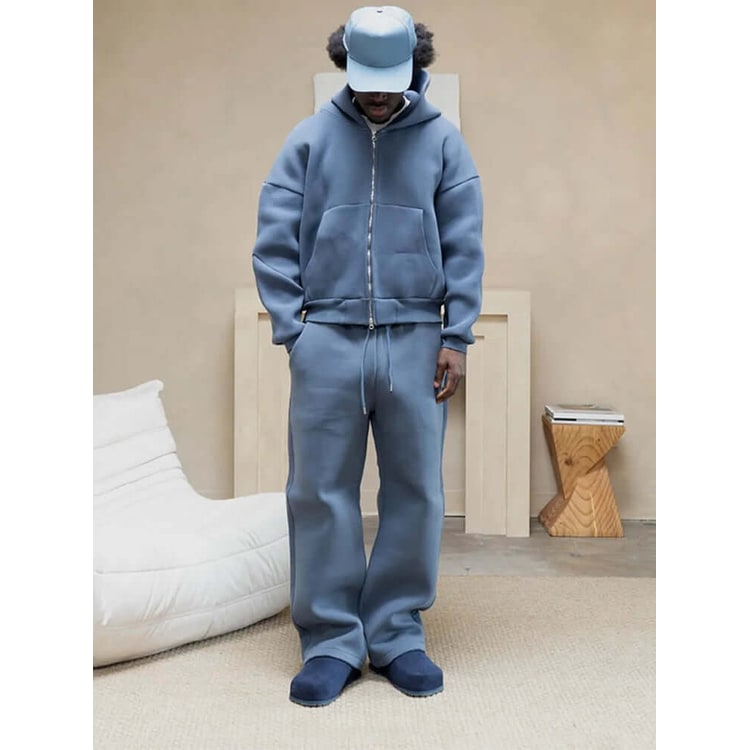 Completo tuta uomo oversize casual con felpa zip e pantaloni ampi per massimo comfort e relax.