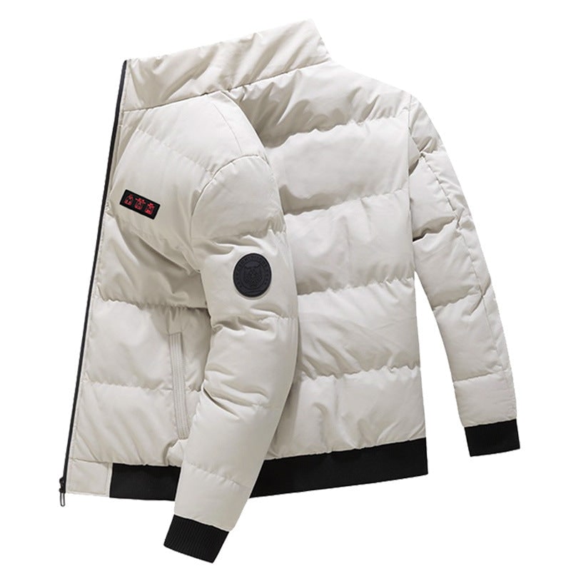 Piumino riscaldato da uomo, termico e compatto. Confortevole con collo alto e zip, ideale per l'inverno e le basse temperature.