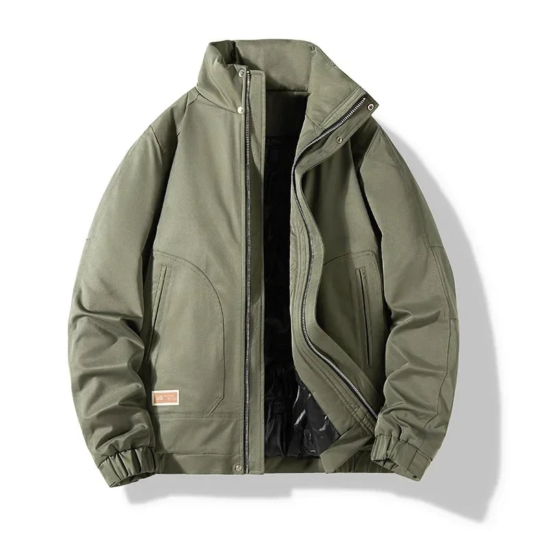 Moda maschile: giacca bomber imbottita con collo alto, cerniera frontale e tasche laterali per l'uomo.
