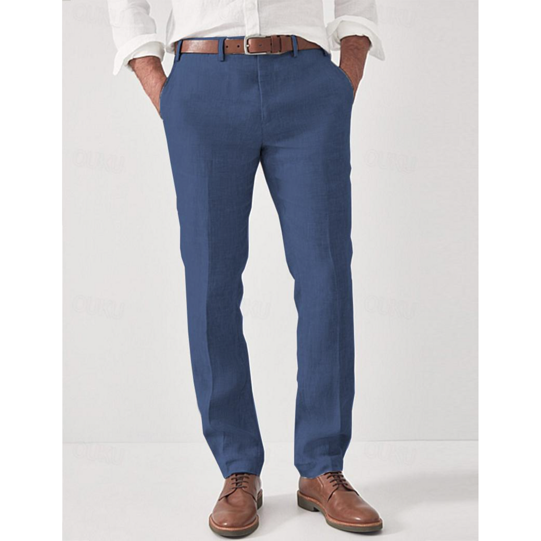 Pantaloni uomo slim fit casual eleganti, con pratiche tasche laterali. Comfort e stile per l'abbigliamento estivo.