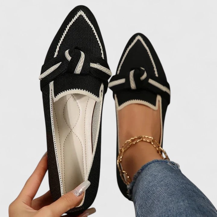 Eleganti mocassini da uomo slip-on, punta affusolata, cinturino annodato. Perfetti per comfort e stile in ogni occasione.