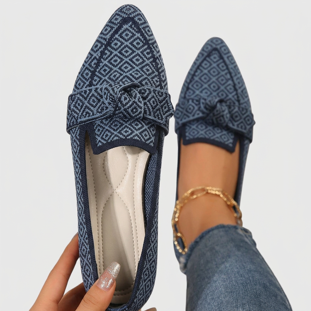 Mocassini uomo slip-on comfort, punta affusolata e cinturino annodato. Stile elegante e casual per calzature quotidiane.