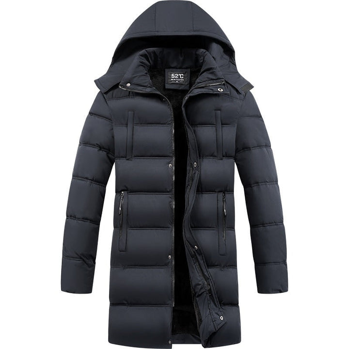 Piumino uomo con cappuccio per l'inverno. Calda giacca trapuntata, ideale per il freddo intenso.