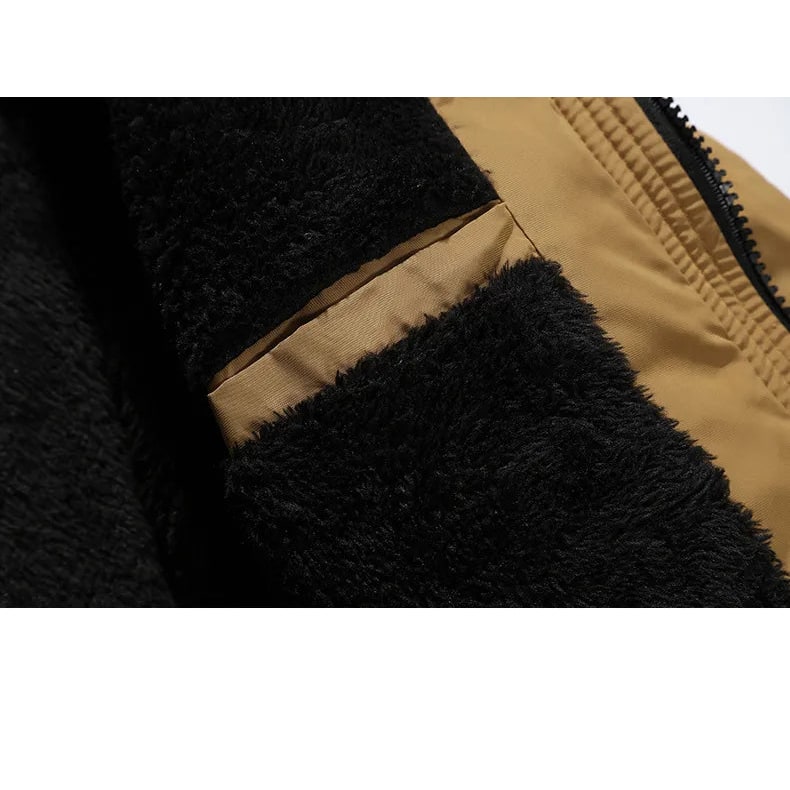Piumino da uomo con cappuccio, leggero e caldo, ideale per viaggi e attività all'aperto in inverno.