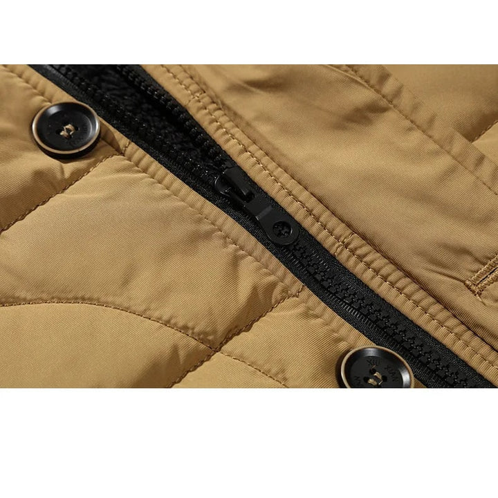 Cappotto uomo trapuntato e imbottito con cappuccio, un giubbotto versatile per l'inverno e il tempo libero.