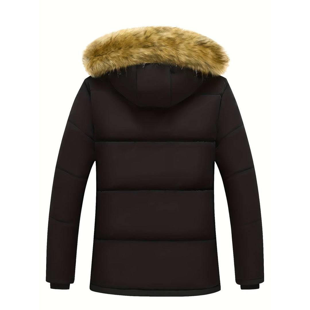 Giacca invernale da uomo, modello puffer trapuntato nero, con cappuccio e morbida pelliccia sintetica.