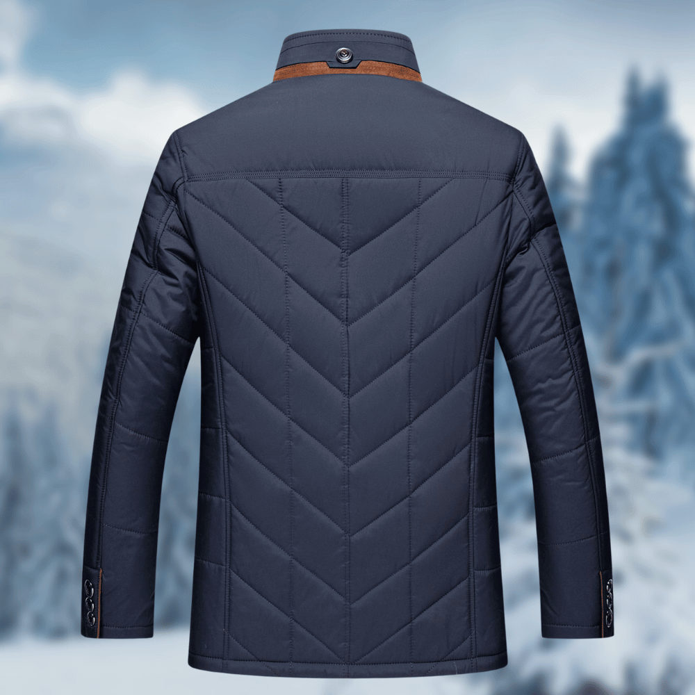 Moda uomo: giacca puffer trapuntata lunga con collo in pelliccia sintetica, versatile outerwear per inverno e città.