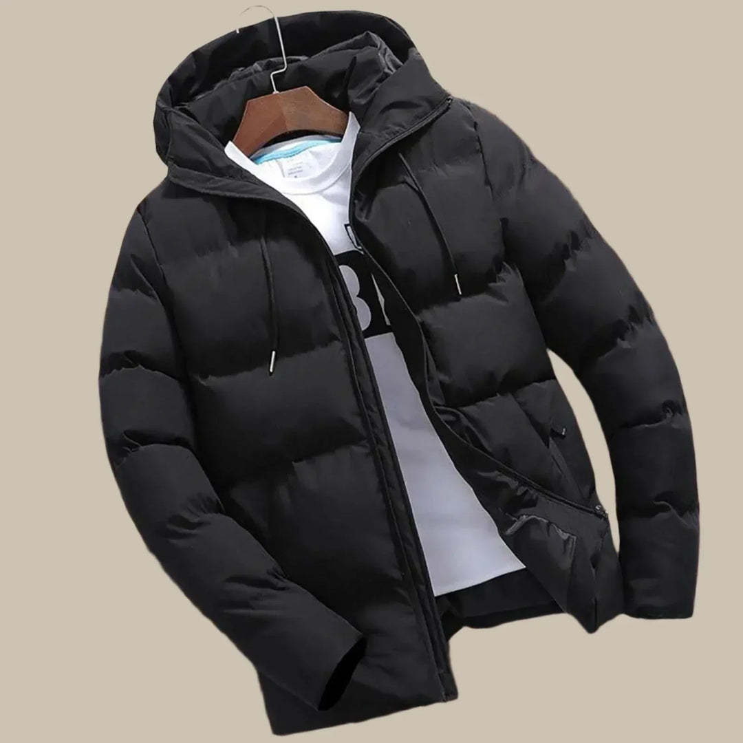Giacca uomo trapuntata con cappuccio, perfetta per l'outdoor. Calda, resistente al vento, stile casual e moda uomo.