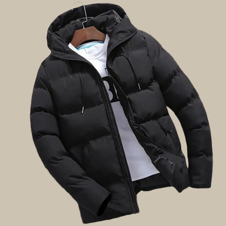 Giacca uomo trapuntata con cappuccio, perfetta per l'outdoor. Calda, resistente al vento, stile casual e moda uomo.