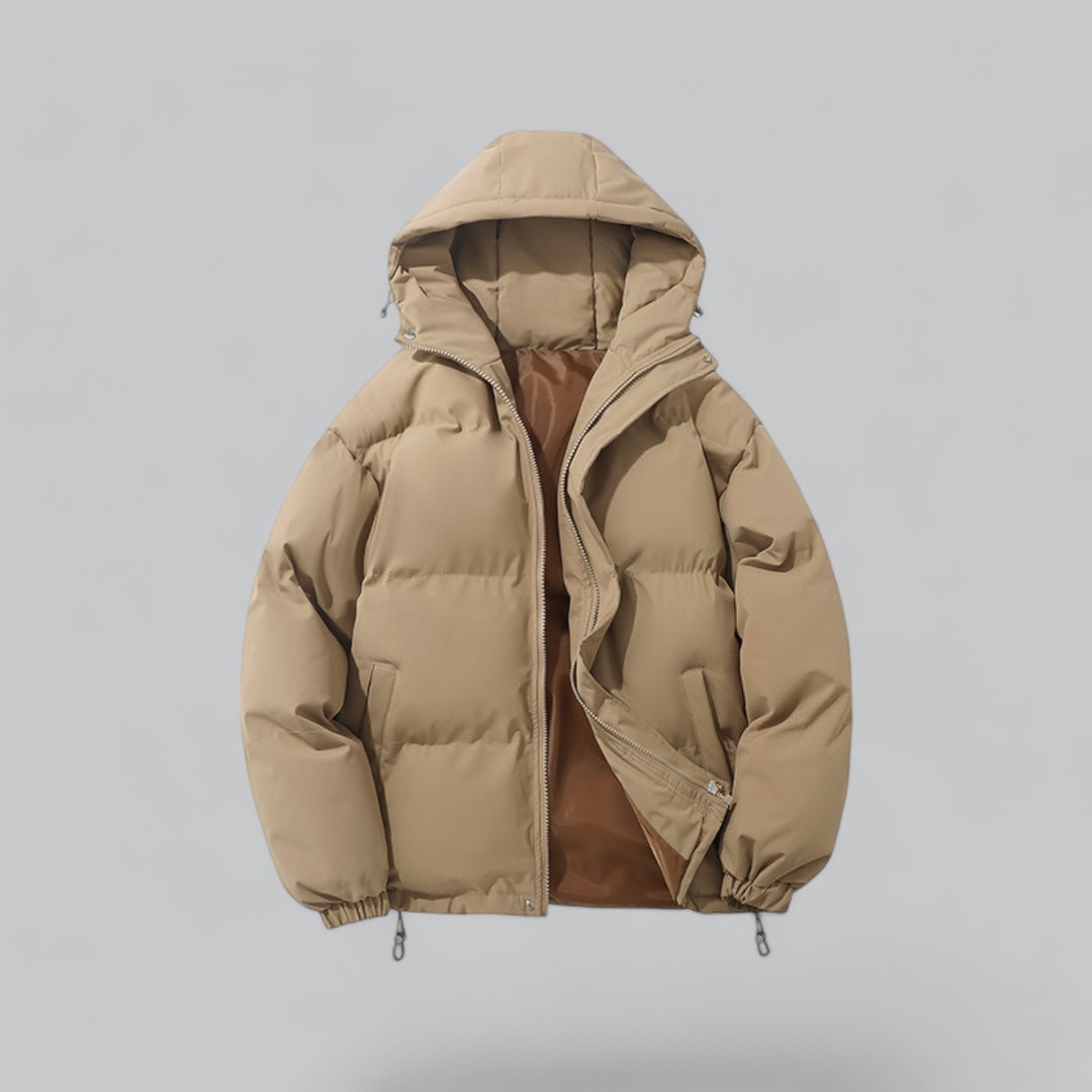 Capospalla uomo invernale: giacca puffer trapuntata con cappuccio e coulisse per massimo comfort.
