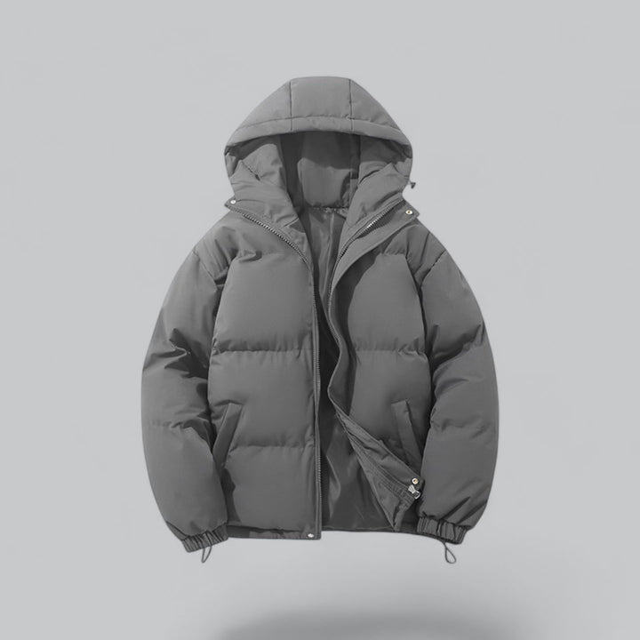 Elegante giacca trapuntata uomo puffer, con cappuccio regolabile, perfetta per il freddo urbano.