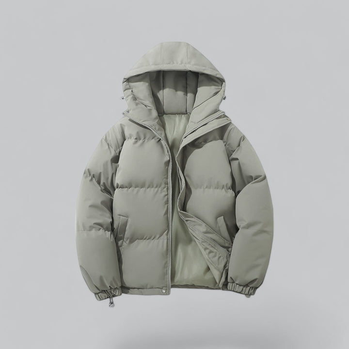 Giacca uomo casual, modello puffer trapuntato con cappuccio e coulisse, per moda e calore invernale.