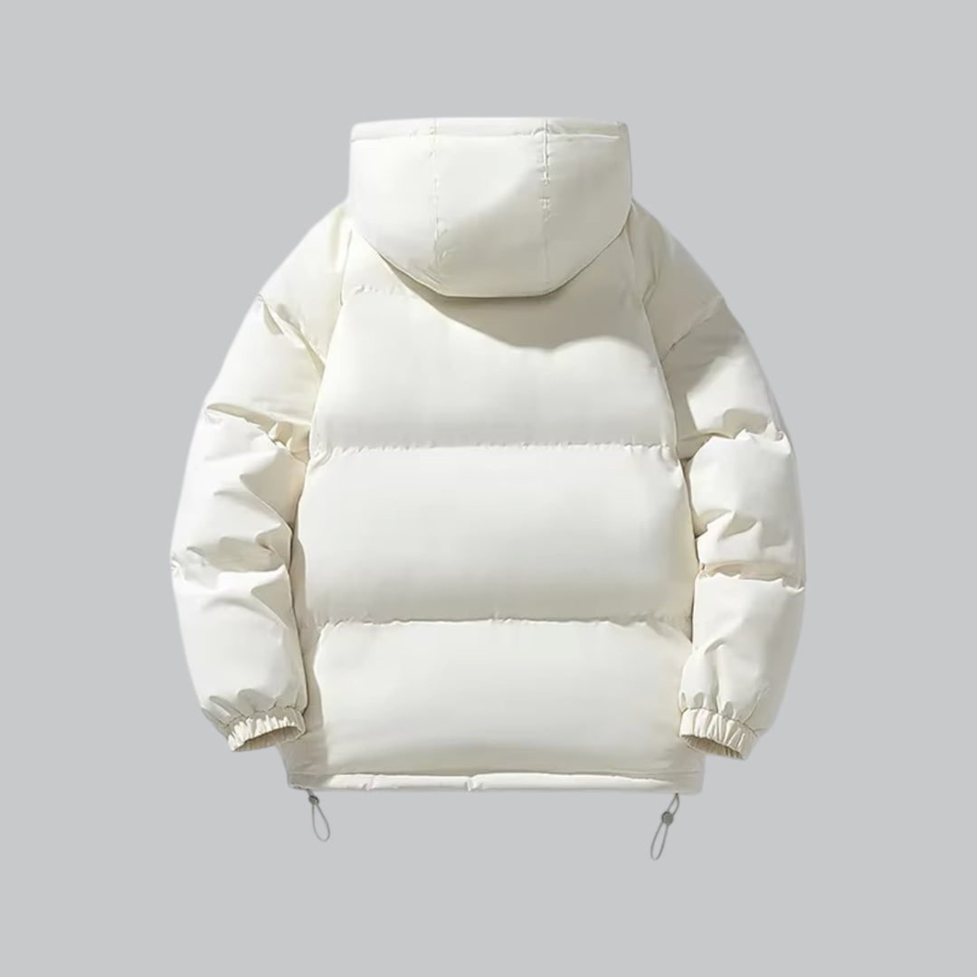 Giacca calda da uomo, modello puffer trapuntato, con cappuccio e coulisse per un inverno protetto.