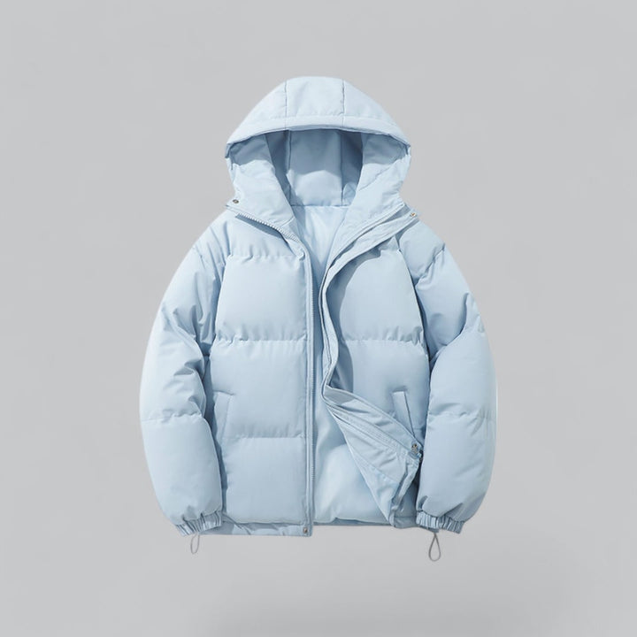 Capo invernale uomo: giacca puffer trapuntata con cappuccio e pratiche coulisse, stile e funzionalità.
