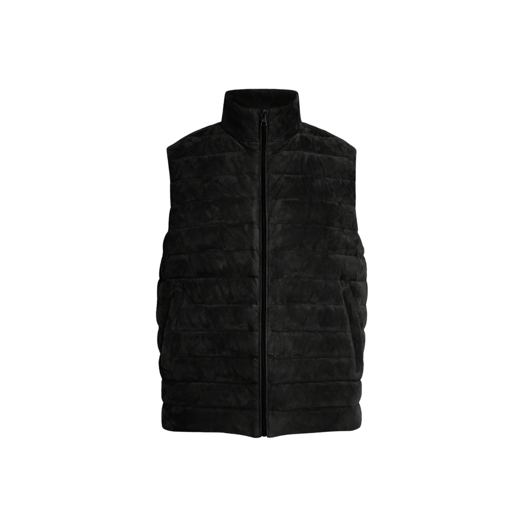 Gilet da uomo avvolgente con collo alto, ideale per layering e comfort stagionale, stile moda maschile.