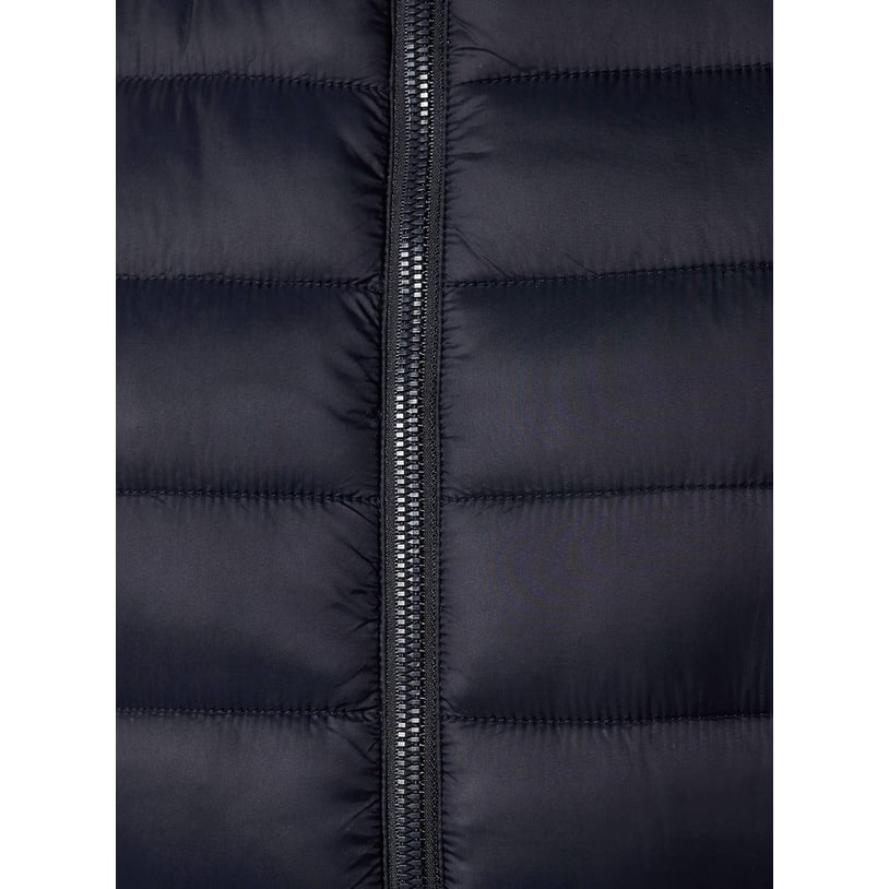Gilet piumino uomo trapuntato con collo alto, vestibilità slim. Perfetto come strato leggero per moda maschile casual.