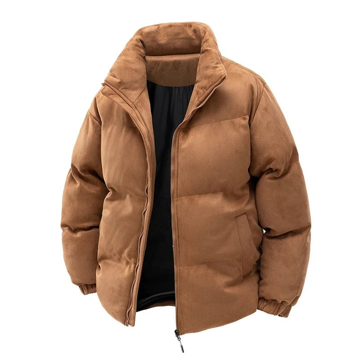 Dettaglio collo alto della giacca puffer uomo, resistente e calda, ideale per l'inverno.