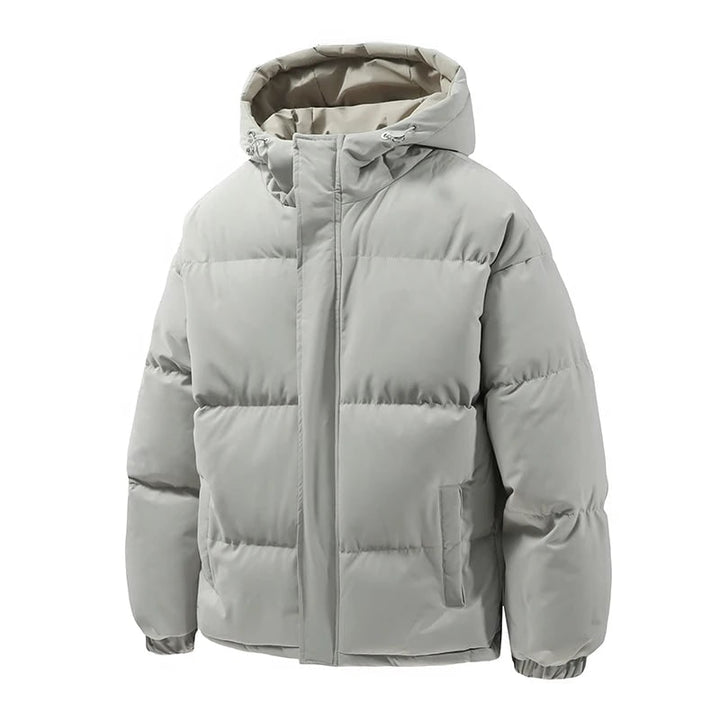 Giacca puffer uomo versatile per l'inverno, con cappuccio e design moderno, ideale per ogni occasione.