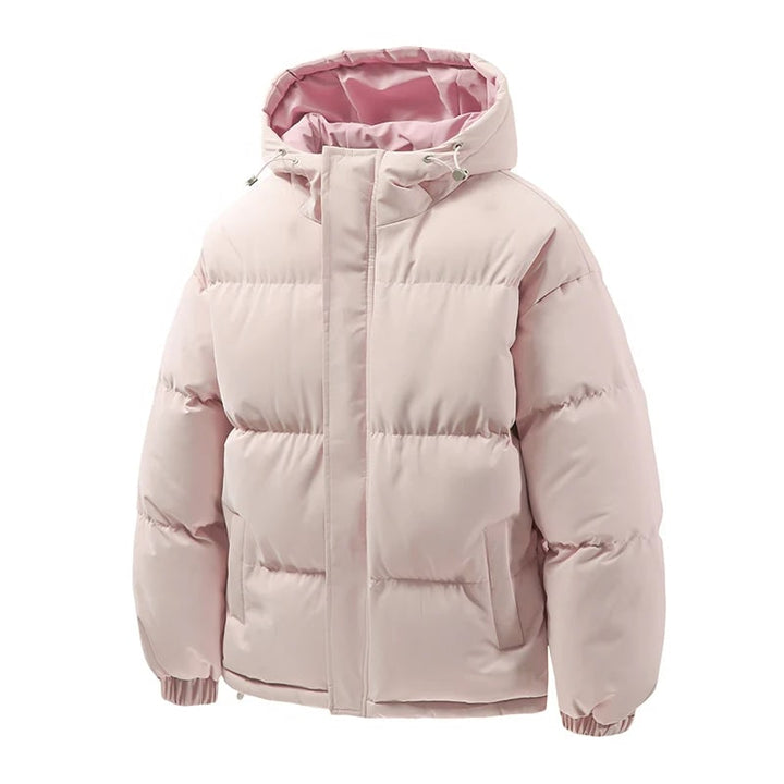 Giacca puffer invernale da uomo con cappuccio, isolata termicamente, offre protezione robusta dal freddo.