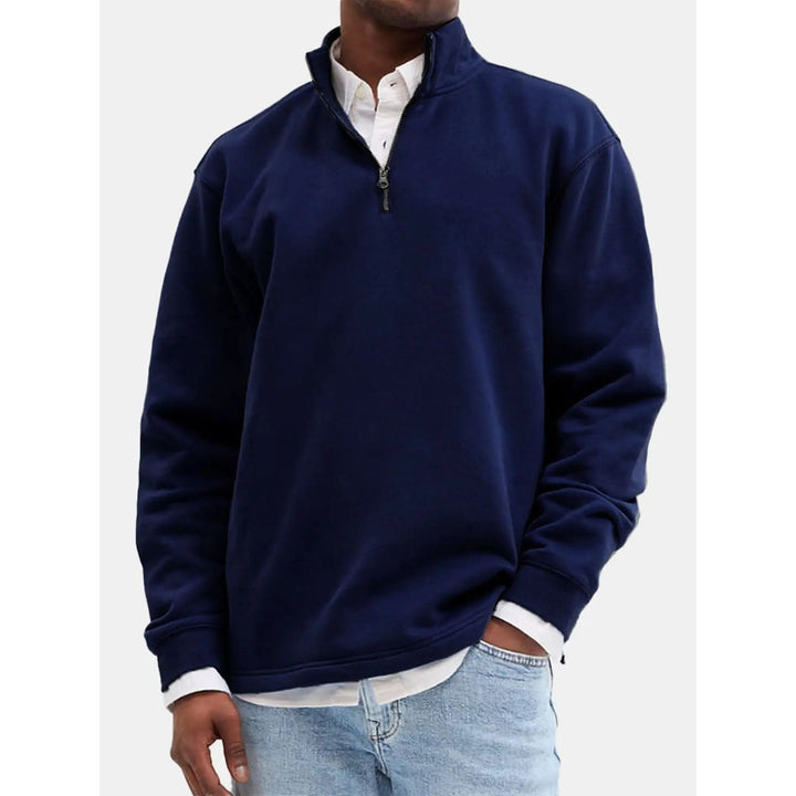 Felpa uomo versatile per abbigliamento casual o sportivo, con zip corta e collo alto, adatta a ogni taglia.