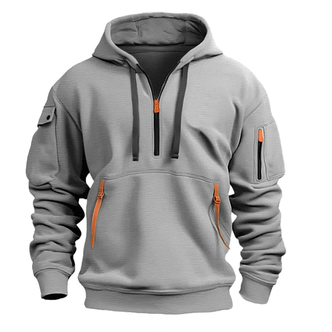 Felpa zip uomo grigia con cappuccio regolabile e tasche con cerniera, perfetta per look sportivo primavera.