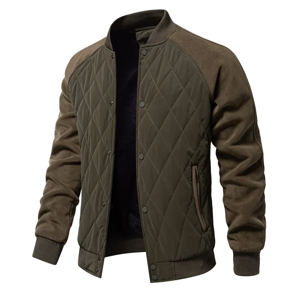 Bomber uomo trapuntato con morbide maniche raglan in pile, per massimo comfort e tendenza moda.
