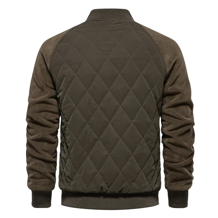 Confortevole bomber uomo trapuntato, design moderno con maniche raglan in pile, per un tocco sportivo.