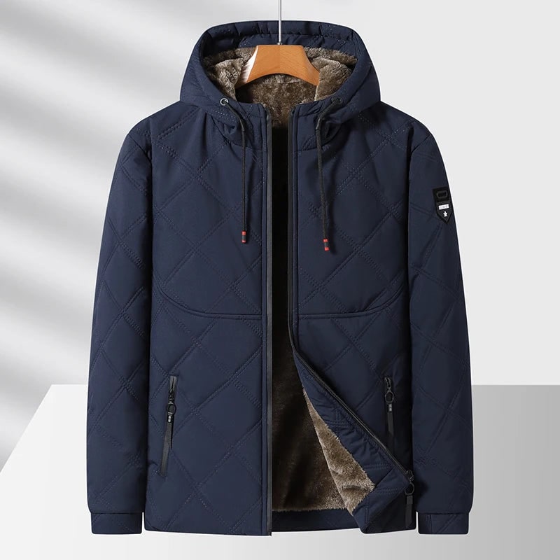 Giacca trapuntata da uomo con cappuccio e zip. Un outerwear invernale caldo, comodo e casual.