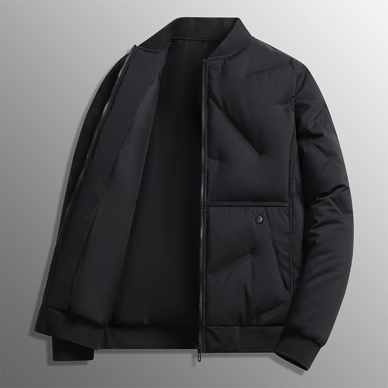Elegante giacca bomber trapuntata da uomo, leggera e confortevole, con chiusura zip e bordi a costine.