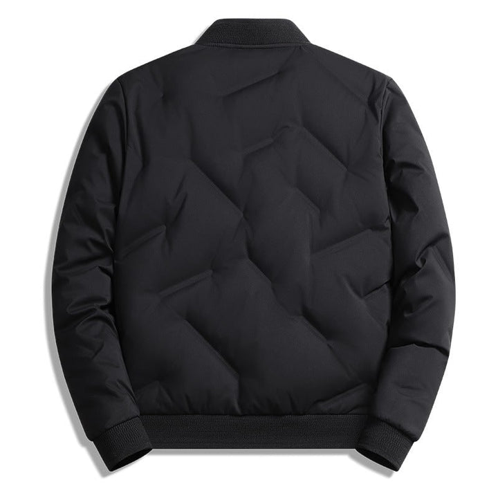 Giacca bomber trapuntata da uomo, essenziale per autunno e inverno. Calda, con zip e bordi a costine.