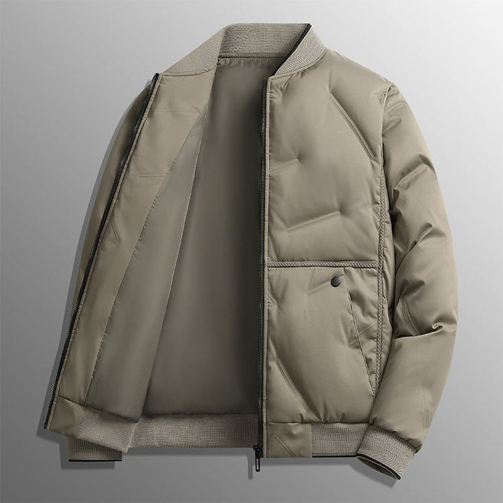 Giacca bomber trapuntata da uomo con zip e bordi a costine. Stile casual per l'uomo moderno.