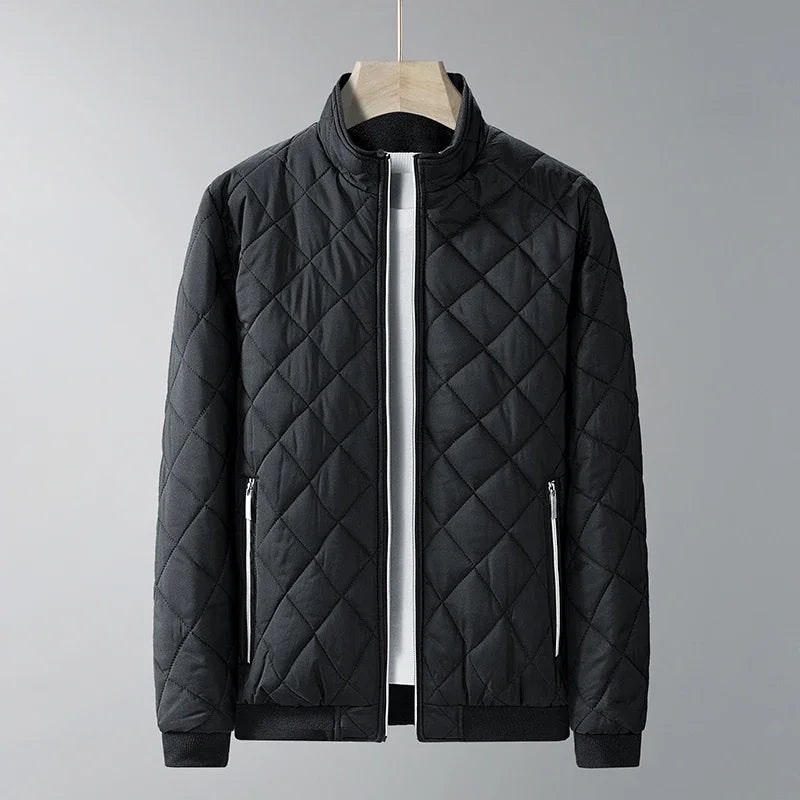 Bomber uomo trapuntato caldo e versatile, ideale per l'inverno. Stile maschile casual e confortevole.