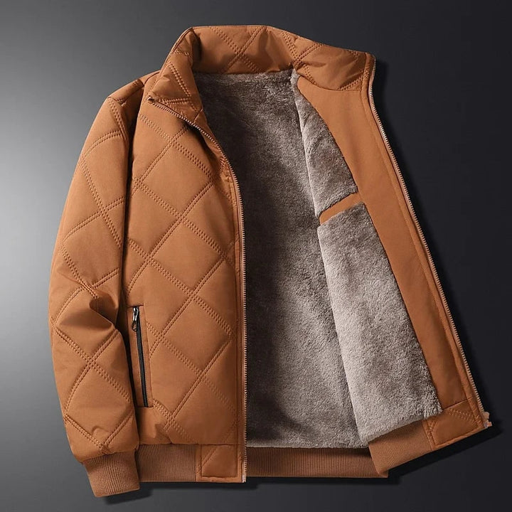 Giacca trapuntata da uomo, calda e confortevole, perfetta per affrontare il freddo invernale con stile.