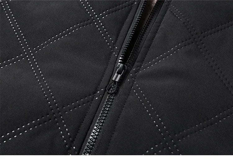 Calda giacca trapuntata uomo con collo alto, essenziale per il guardaroba invernale, look moderno.