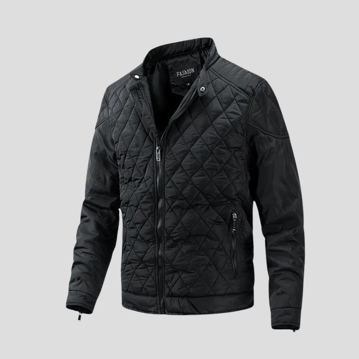 Giacca trapuntata uomo, cucitura diamante, collo rialzato. Stile smart casual elegante per autunno.