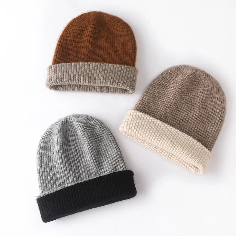 Berretto invernale da uomo reversibile in cashmere lavorato a costine, morbido e caldo.