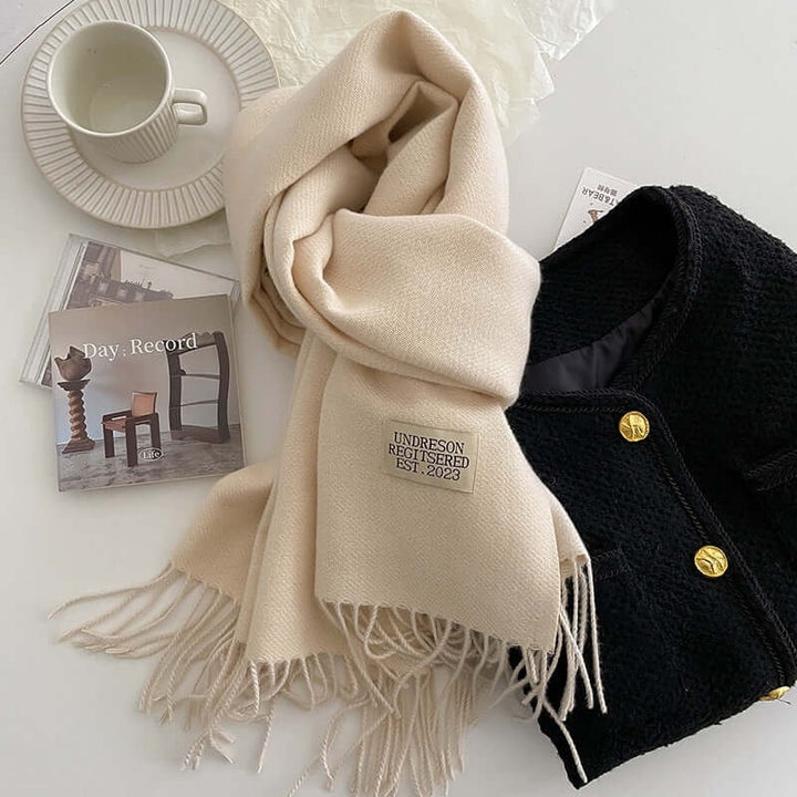 Design moderno per sciarpa uomo invernale reversibile bicolore con frange, eleva il tuo look con stile.