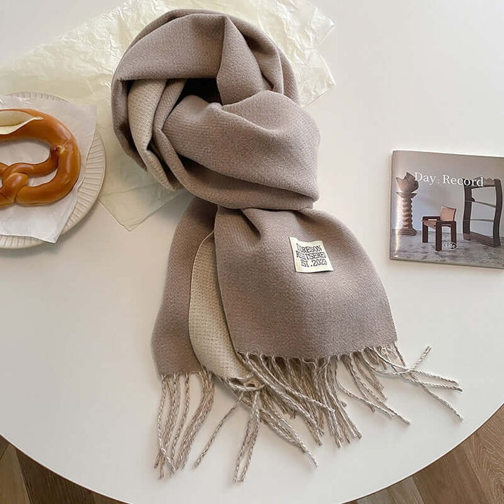 Regalo ideale: sciarpa uomo invernale reversibile bicolore con frange, praticità ed eleganza.