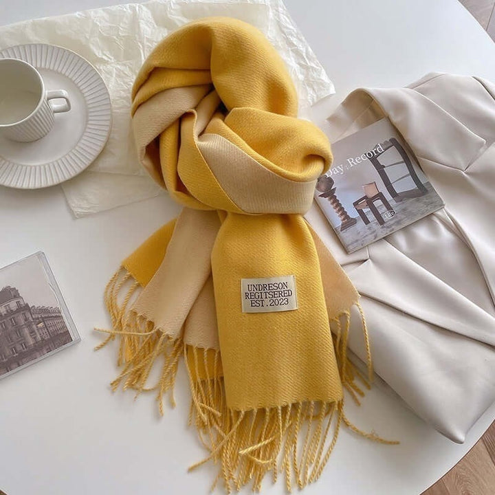 Sciarpa uomo elegante bicolore, invernale e reversibile, con frange decorative, per un calore chic.